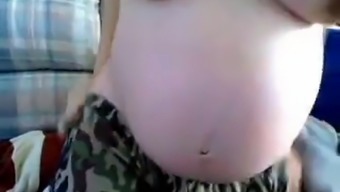 Pregnant mom masturbates pussy on cam