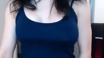 chinese hot teen masturbating on live cam