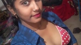 Desi Girl Besia Shows Off Her Nipples In Hd