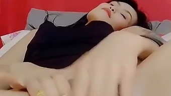 How Long Will You Fuck Me With My Legs Open? Thaitwentybabe Asks