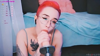 Fuckmachine Gives Oral Pleasure To Cute Tomboy